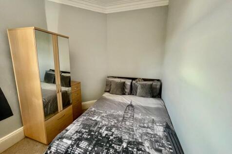 6-bed terraced on Bath Street, Barrow-in-Furness, £477/mo