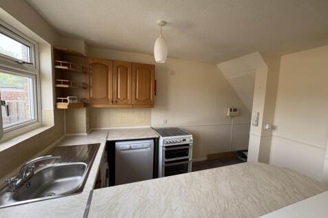 Headley Grove, Tadworth photo 4