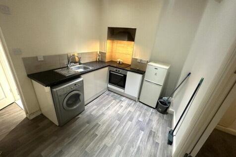 Studio flat to rent, Bertram Street