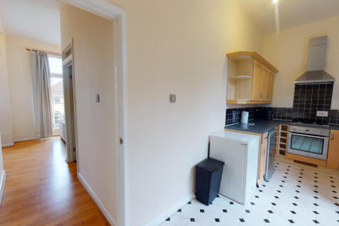 Flat 3, 7 Charlotte Street, Leamington Spa photo 2