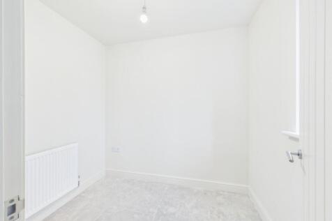 CAM04169G0-PR0190-STILL018.jpg