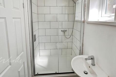 high street showe...