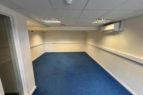 Retail Property (high street) to rent Image 4