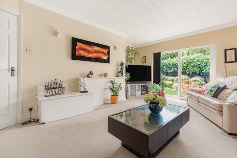 23 Busyby Close-6.jpg