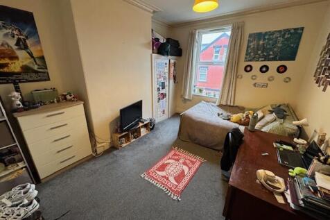 Brudenell Road, Hyde Park, Leeds photo 4