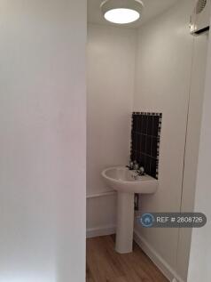 Shower Room Pic 2
