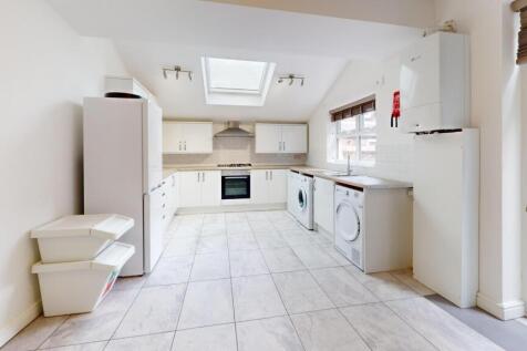 6 Bedroom House in M14 5TA