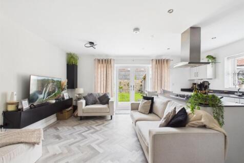 Open plan kitchen/dining/living: