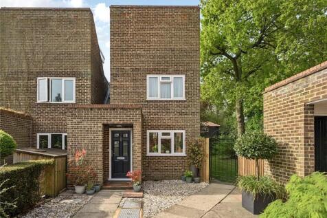 Addlestone, KT15 - property photo