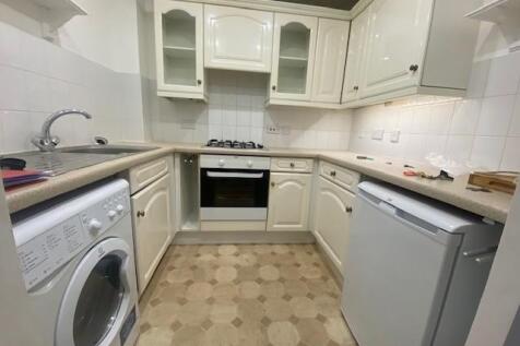 4 Clarendon House kitchen.jpg