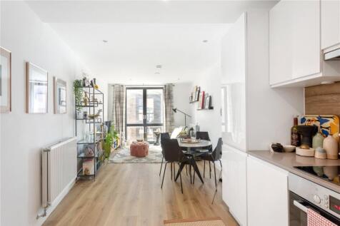London, E2 - property photo