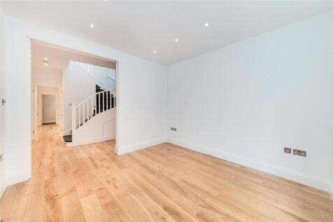 3-bed flat on Colehill Gardens, Fulham Palace Road, Fulham, London, SW6, £3,700/mo