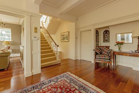 Entrance Hall-2.jpg