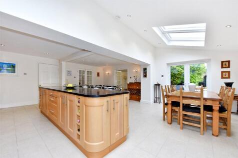 St. Andrews Gardens, Cobham, Surrey, KT11 photo 4