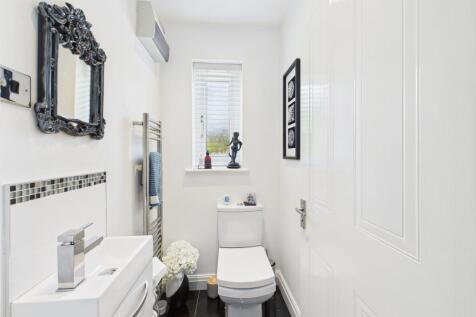 CAM03729G0-PR0056-STILL024