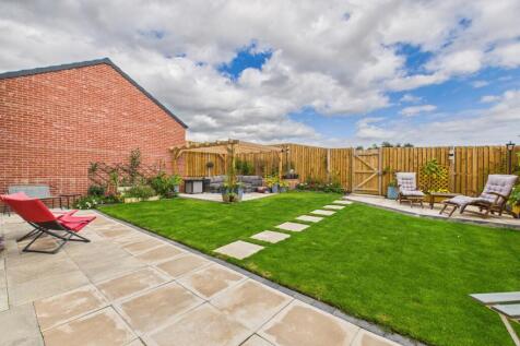 CAM04201G0-PR0108-STILL034