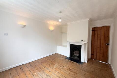 Living Room 2.jpg