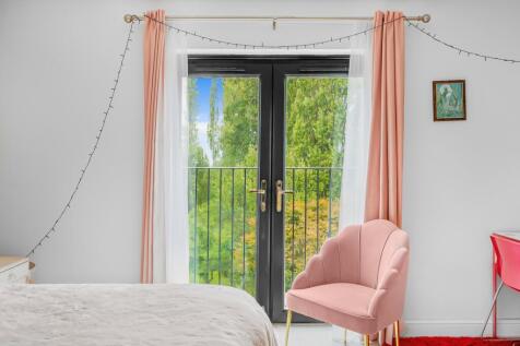 Bedroom showing balcony