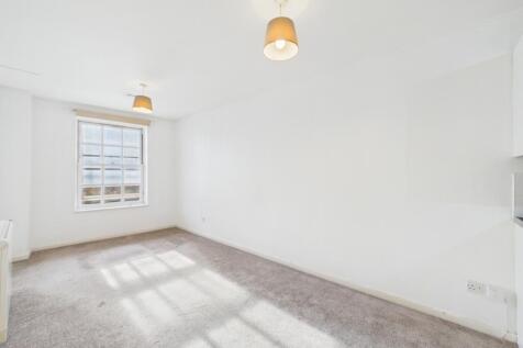 Flat 2 221 High Street, Cheltenham photo 3