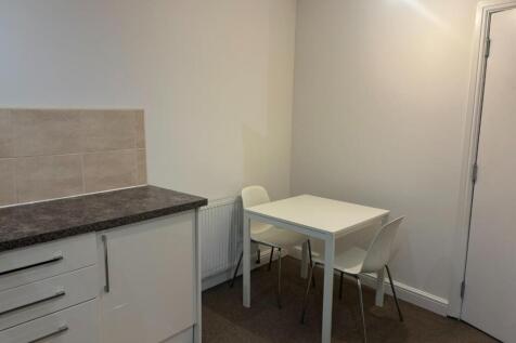 Flat 2, 53 Rockingham Street photo 4