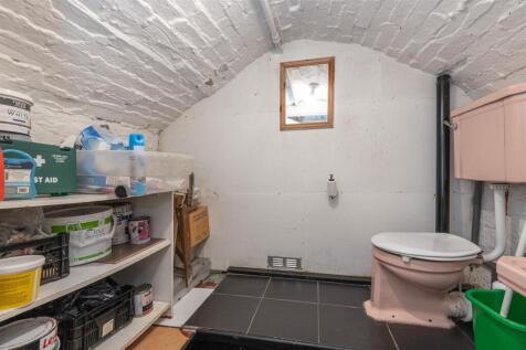 11 - 64 Huddersfield Road HX5 9AA.jpg