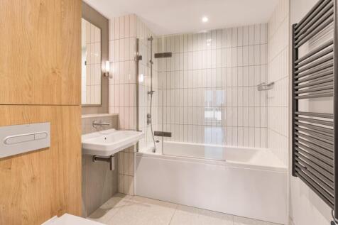 Experience the elegance of modern design in this sleek and stylish bathroom.