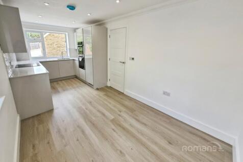 Lady Hatton Place, Stoke Poges, Slough, SL2 photo 5