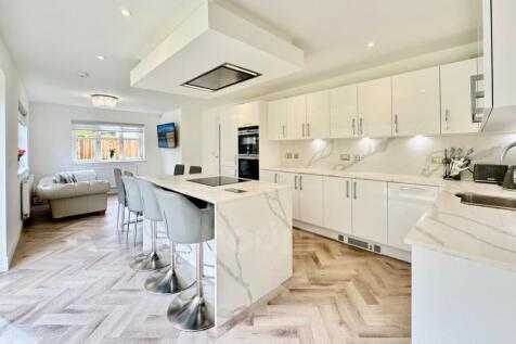 Cairnmaith, Erskine dining kitchen
