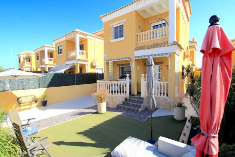 El Raso Detached Villa close to amenities