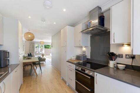 Kitchen/Dining Space