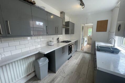 3-bed terraced on Lorne Road, Leicester, £1,365/mo
