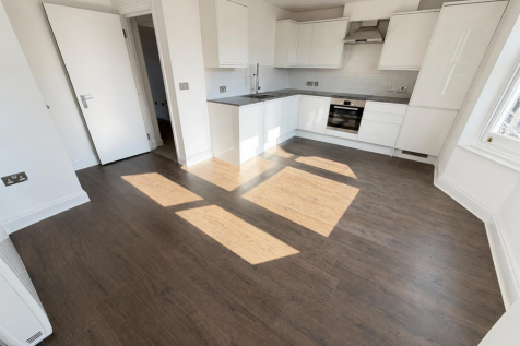 Flat 2 Regent Gate - Lounge.png