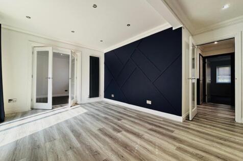 Barbe Baker Avenue, Southampton, Hampshire, SO30 photo 4
