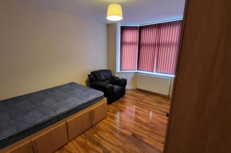 Lees Hall Crescent, Manchester photo 5