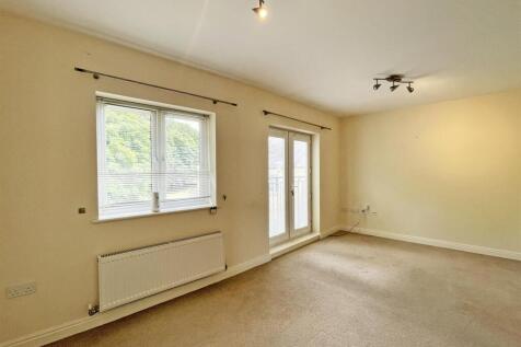 Echo Crescent 14 - Lounge 2.jpg