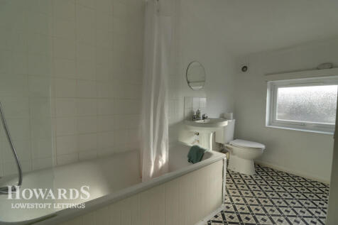 Stanford Street, LOWESTOFT photo 3