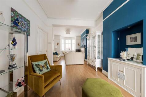 Pretoria Avenue, E17