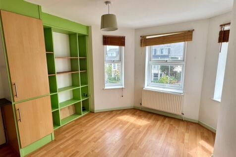 Flat 5, 23a Fernhill Road Lounge
