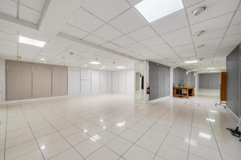 Retail Property (high street) to rent Image 8
