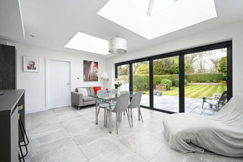 4 bed, 2 bath Detached in Sheffield - Photo 13
