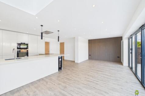  Presented by Robert at EweMove Bexleyheath and Da