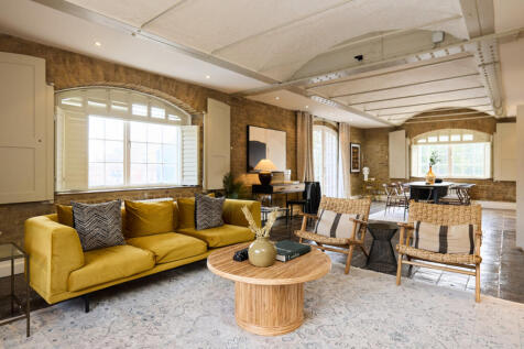 London, E98 - property photo