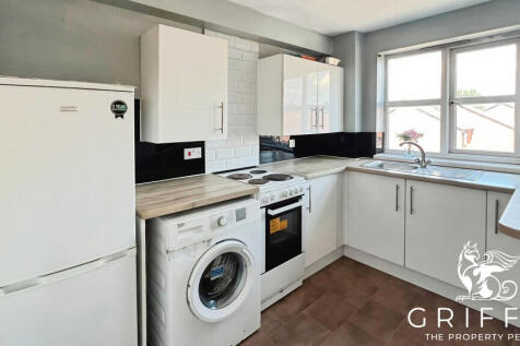 Falcon Avenue, Grays, RM17 photo 3