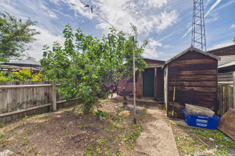 CAM03218G0-PR1042-STILL014