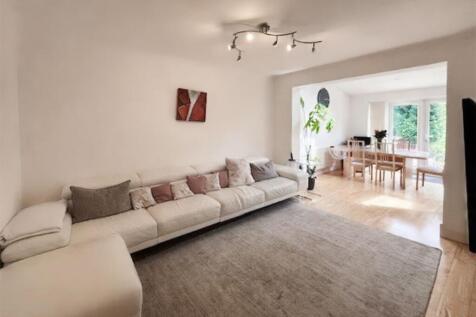 St. Margarets Road, Edgware, HA8 photo 3