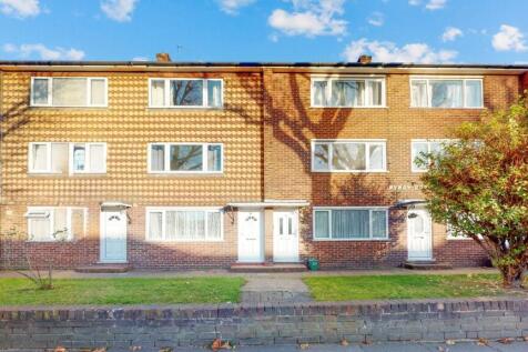 London, W7 - property photo