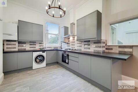 5 bedroom Apartment for rent