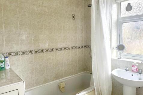 Bathroom 2.jpg