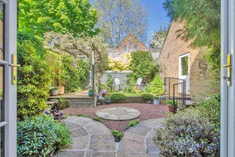 45 Corsbie Close [Garden] 02 v2.jpg