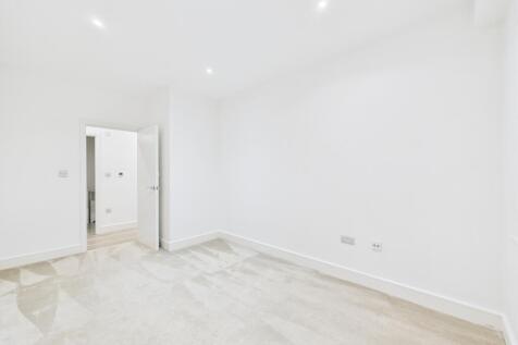 CAM04018G0-PR0393-STILL005